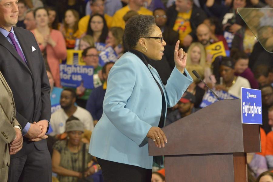 Cleveland Congresswoman Marcia Fudge spoke in support of the Secretary prior to her appearance on the pulpit.