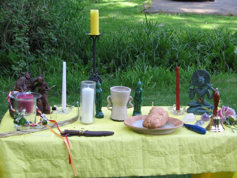 An+important+part+of+practicing+Wicca+is+the+use+of+an+altar%2C+like+the+one+pictured.