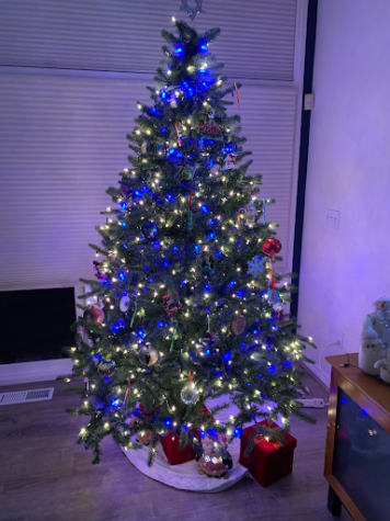 A Christmas tree decorated for both Christmas and Hanukkah