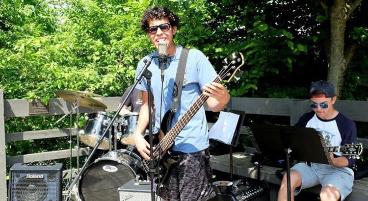 Mauldin’s band, Slap Happy, Performing in Chagrin Falls. From left to right: Caleb Stacey, Isaac Mauldin, Benji Grossman (not pictured: AJ Huang). Photo taken by Alex Huang.