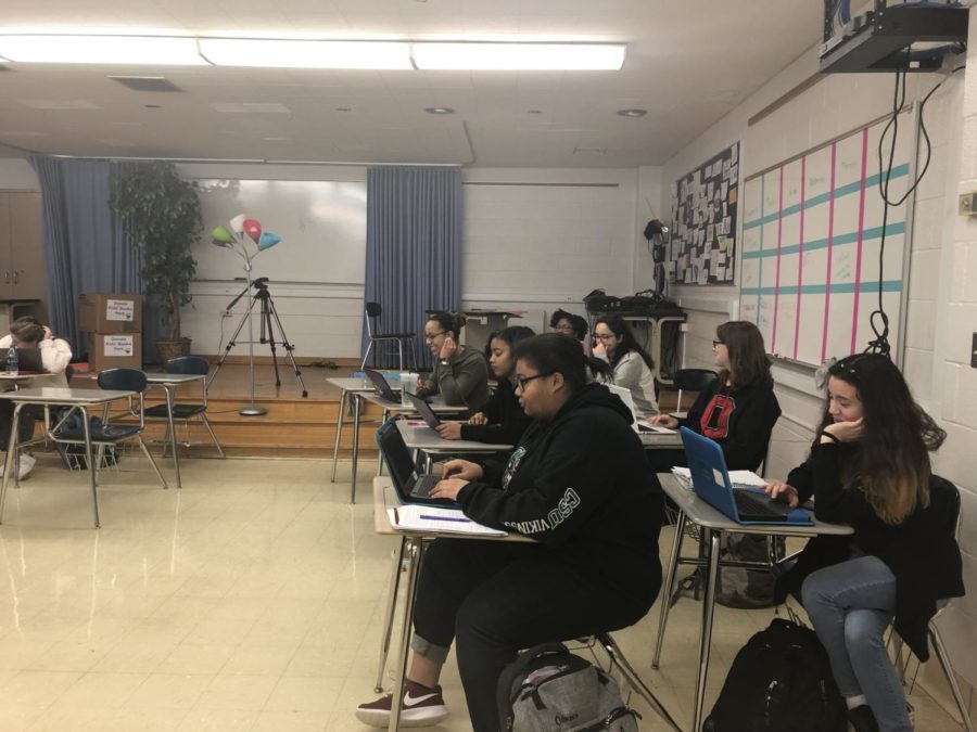 Sideview of Margaret Locke's Creative Writing class. Photo taken by Lara Decastecker.