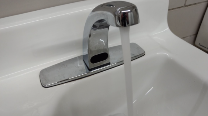 Water coming out of a Solon High School bathroom sink.
Photo credit: Allen Wu