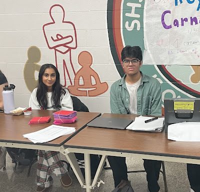 Key Club Officers Zayna Samoon and Rishabh Mehta sell carnations during lunch. 