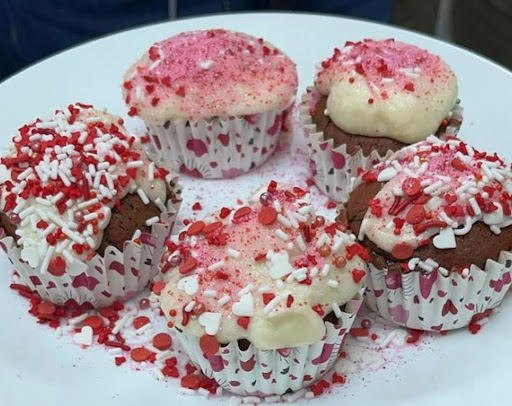 Cupcakes created during a Cooking Club meeting. Photo taken from @shs.cooking.club on Instagram.